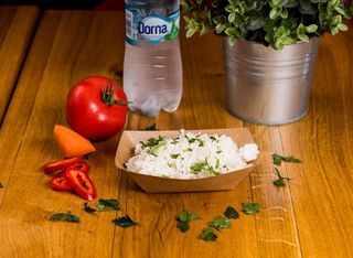 Orez brun cu verdeturi