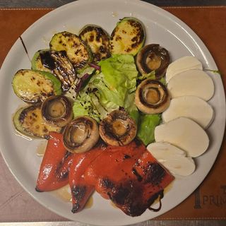 Grilovano povrće sa mozzarellom 350gr