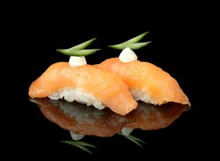 Нигири пушена сьомга (2бр-75г)
