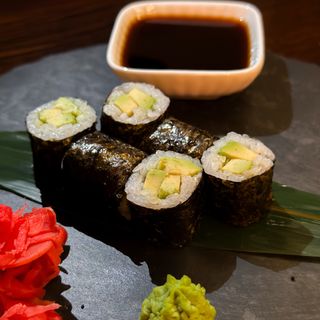 МАКІ РОЛИ З АВОКАДО