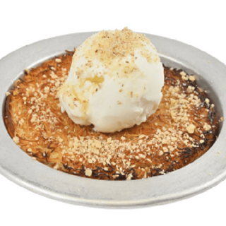 Кюнефе с ванилов сладолед и орехи