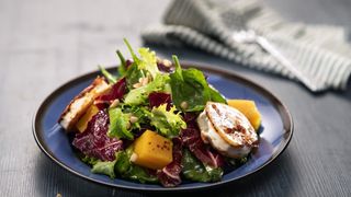 Салата печено сирене (400гр)