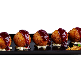 Papanași cu cremă de mascarpone cu lime și sos de zmeură 100/50/50g – 5buc