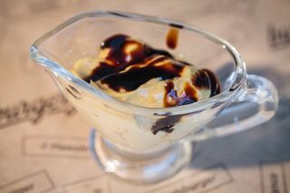 Maioneza de casa cu reductie de aceto balsamico