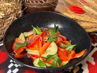 Овочевий салат пісний олією