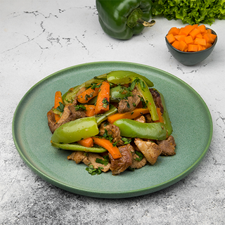 Խոզի միսը բանջարեղենով