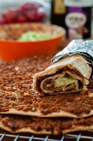 Pizza Turca Con Carne Y Verduras