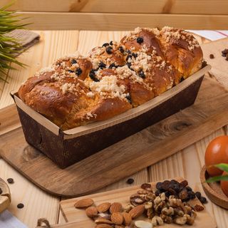 Домашен козунак със стафиди (700г)