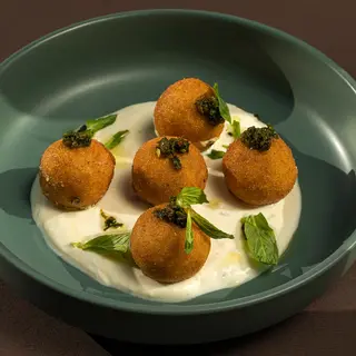 შემწვარი ნადუღი გაწურული მაწვნით / Fried Nadughi (Soft Cottage Cheese) with