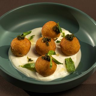 შემწვარი ნადუღი გაწურული მაწვნით / Fried Nadughi (Soft Cottage Cheese) with