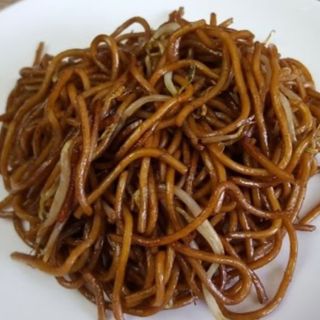 71. Yaki soba saltato con maiale e verdure