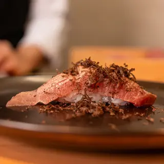 Nigiri De O Toro Aburi Y Trufa (2 Pzs.)