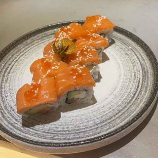 Uramaki De Salmón (8 Uds.)