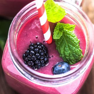 batido de frutos del bosque fruta natural 