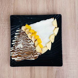 crêpe cream cheese fruits