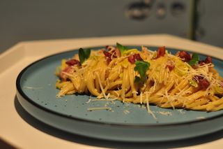 Paste cu bacon și pui