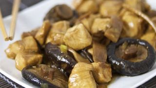 118. Pollo con bambù e funghi