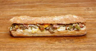 Bocadillo con huevos estrellados