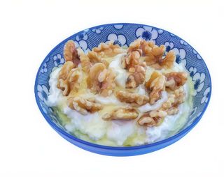 Yogurt con miele e noci