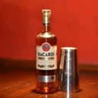 1 botella de ron negro