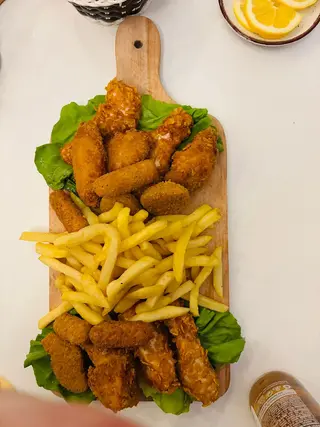 Platou mixt fast food pentru 2 persoane