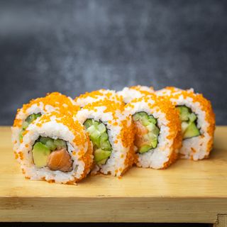 Sake Kalifornija uramaki rol