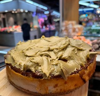 Porcion De Tarta De Queso Y Pistacho