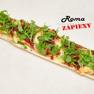 Zapiekanka z Rukolą Camembert i Żurawiną