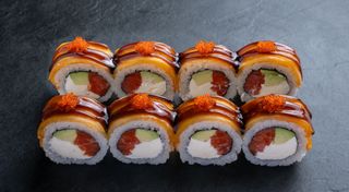 Рол з хурмою та лососем