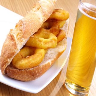 Medio Bocadillo De Calamares A La Romana