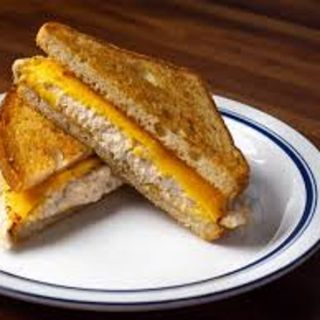 Tuna melt sandwich
