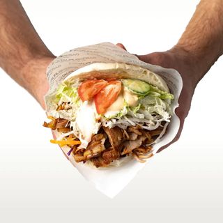 Kebab Taurus - z frytkami i sałatką