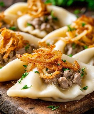 Pierogi z mięsem 24 szt. okraszone cebulką