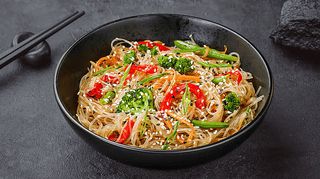 Локшина рисова з овочами