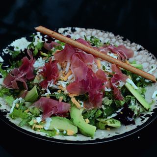 САЛАТА С ПРОШУТО (450г)