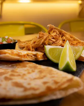 Quesadilla De Tinga De Pollo