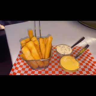 RACIÓN DE YUCA FRITA CRUJIENTE