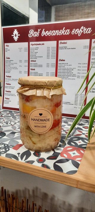 Tegla šarene salate