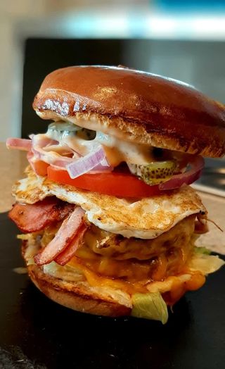 Двоен телешки бургер (400г)