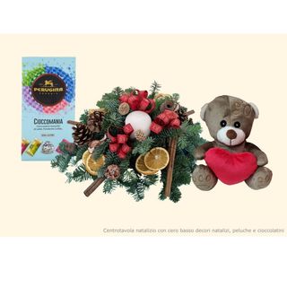 centro tavola natalizio con abete. Cioccolatini e pelushe grande