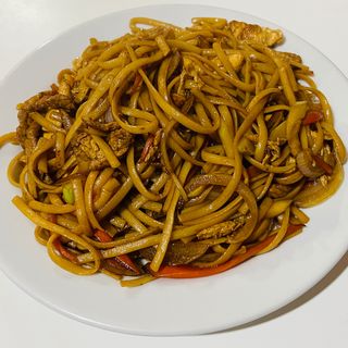 Tallarines Fritos Con Tres Delicias