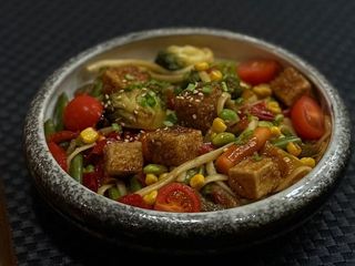 Локшина з овочами та сиром тофу (300g)