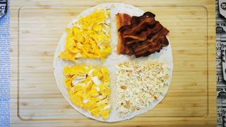 Omlet sa dimljenom slaninom