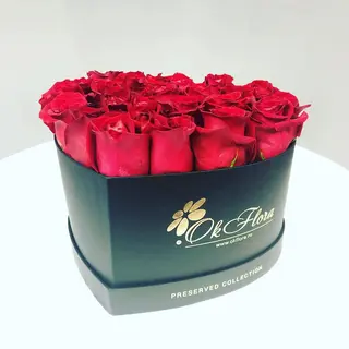 Inimă Neagră cu 25 Trandafiri Roșii