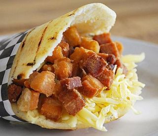 Arepa Con Chicharrón