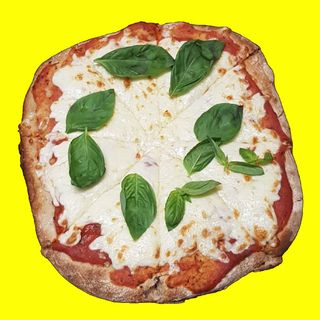 Mozzarella y Albahaca fresca.