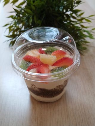 Крем маскарпоне с чия и плодове