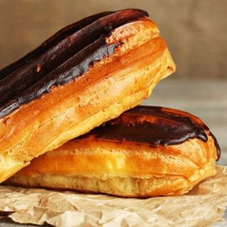 Еклер з вершковим кремом 