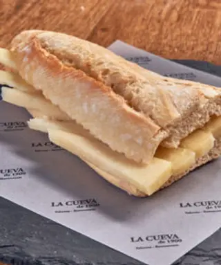 Bocadillo de Queso curado D.O. Manchego