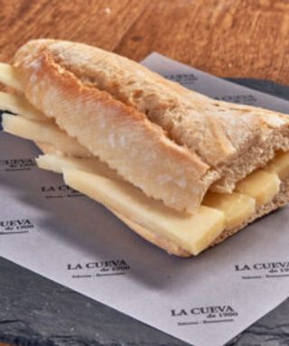 Bocadillo de Queso curado D.O. Manchego